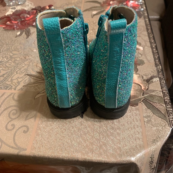 Combat boots never worn - Picture 2 of 3